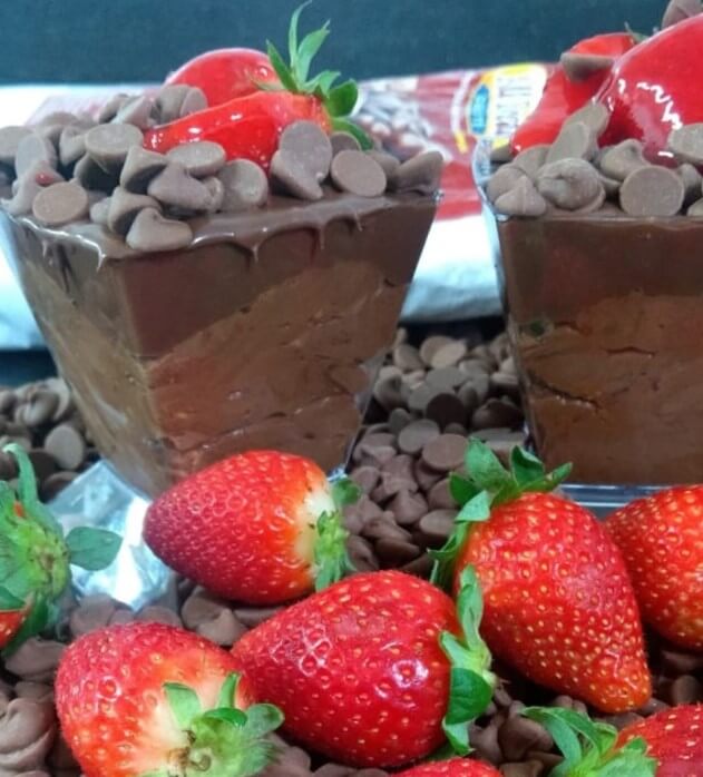 Mousse de chocolate com morango