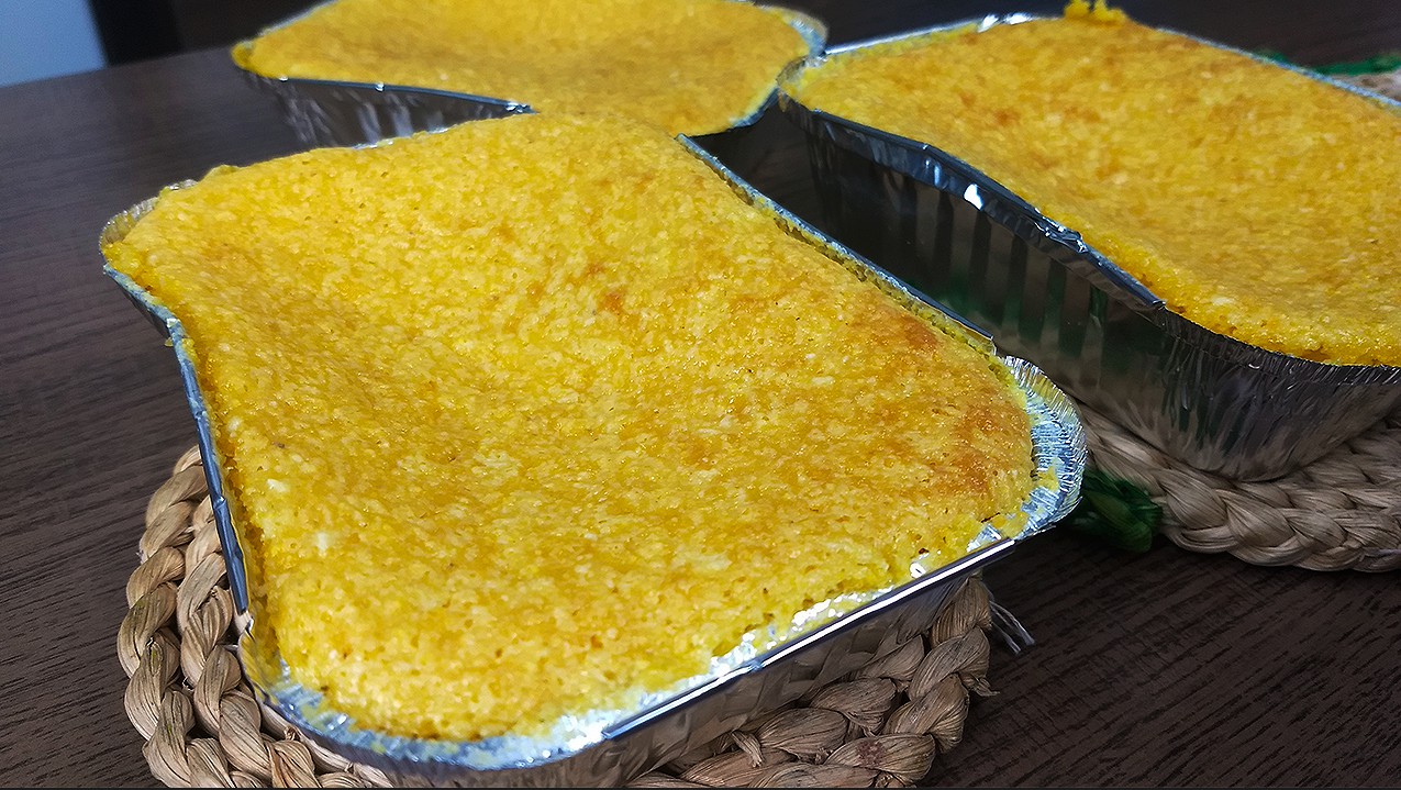 BOLO DE FUBÁ COM QUEIJO PARMESÃO SUPER FOFINHO. 